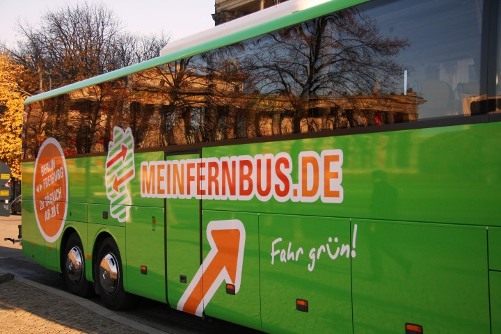 Der Meinfernbus Bus mit dem grünen Aufdruck