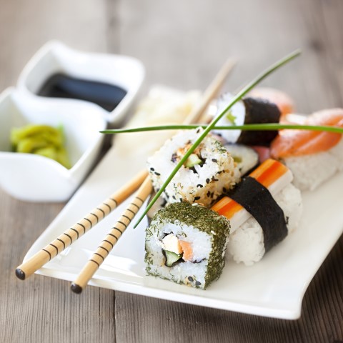 Auch Sushi kauft man bei Pizza.degünstig ein. (Bild: BeTa-Artworks - Fotolia)